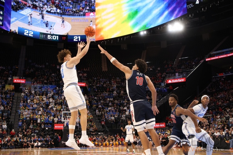 Bruins lose to Wildcats, 65-69