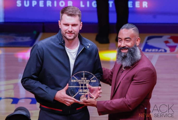 Lakers lose to Spurs, 108-136