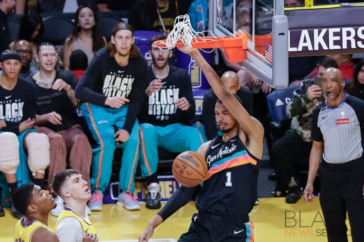 Lakers lose to Spurs, 108-136