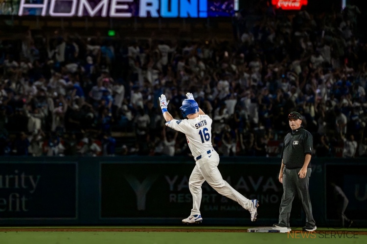 Dodgers Crush The DiamondBacks 8-2