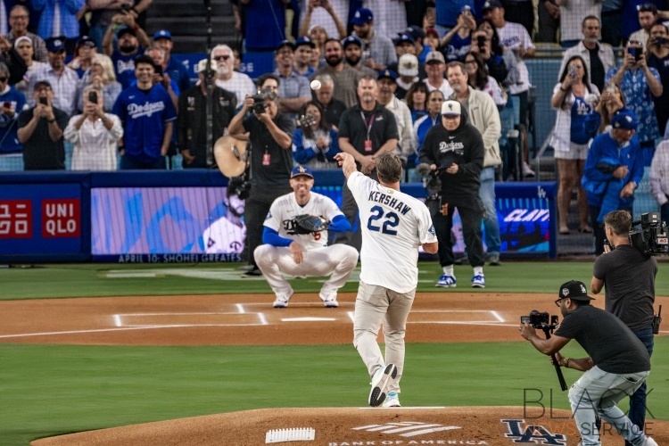 Dodgers Defeat Diamondbacks 3-2 on Ring Night