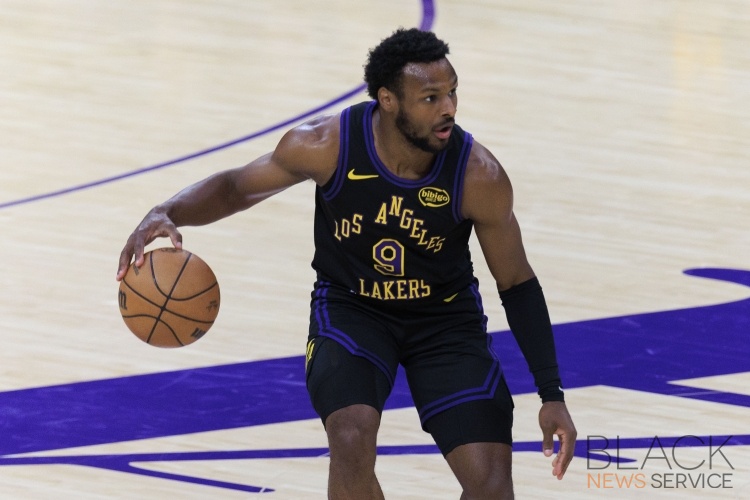 Lakers defeat Suns, 101-73