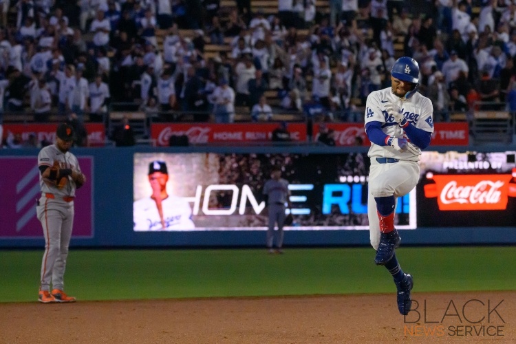 Dodgers defeat Giants, 4-0