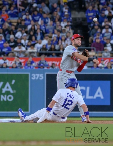 Dodgers defeat Phillies, 4-2
