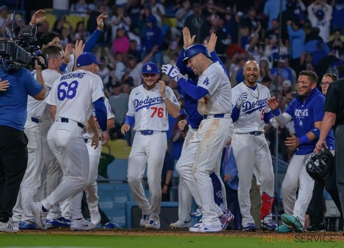 Dodgers defeats Angels, 1-0