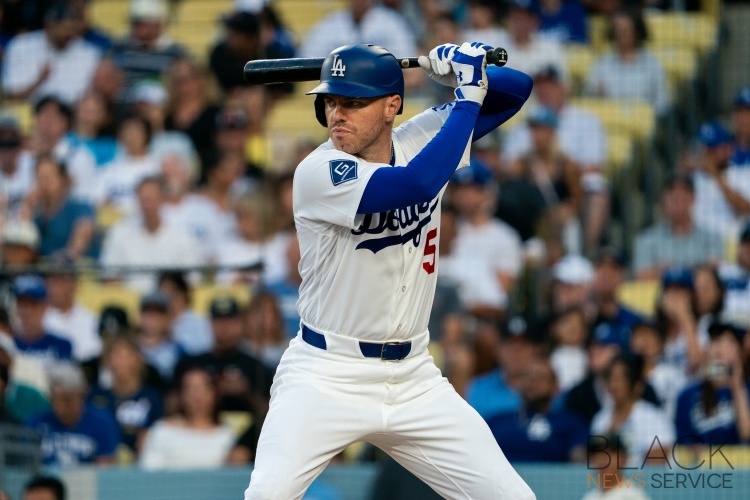 Dodgers Defeat Mariners 6-2