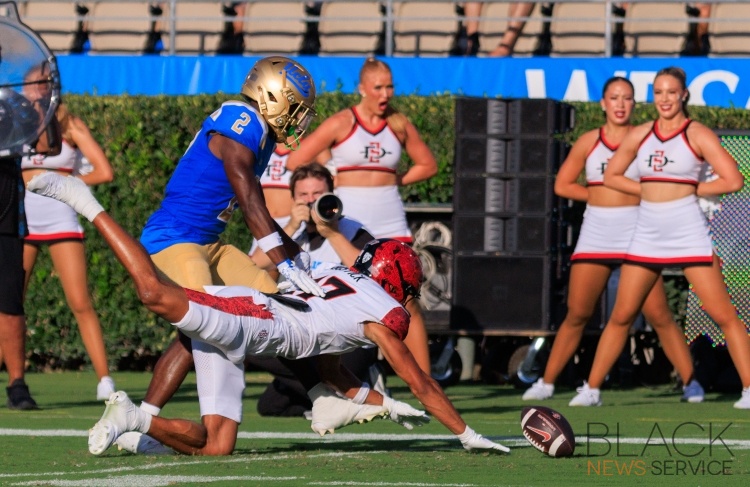 Bruins defeat Aztecs, 28-10