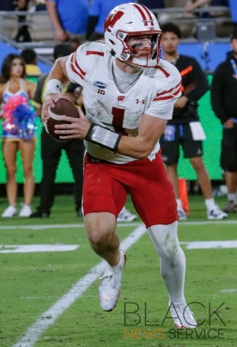 UCLA defeat Wisconsin, 17-7