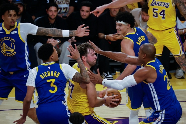 Lakers defeat Warriors, 127-105