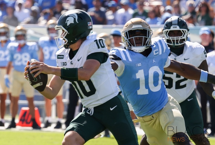 Bruins defeat Spartans, 28-10