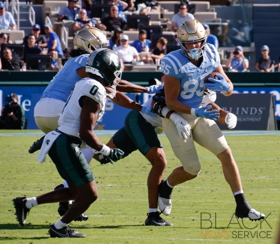 Bruins defeat Spartans, 28-10
